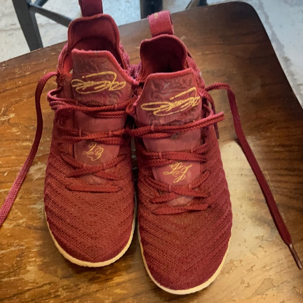 Kid basketball shoes